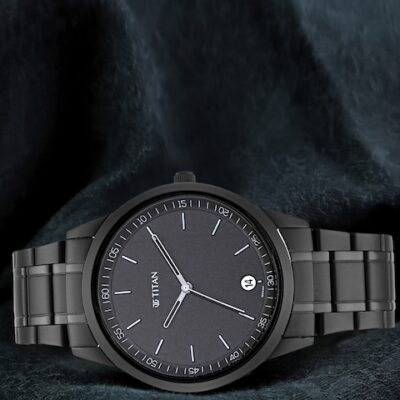 Titan Men Black Analogue Watch 1806NM01